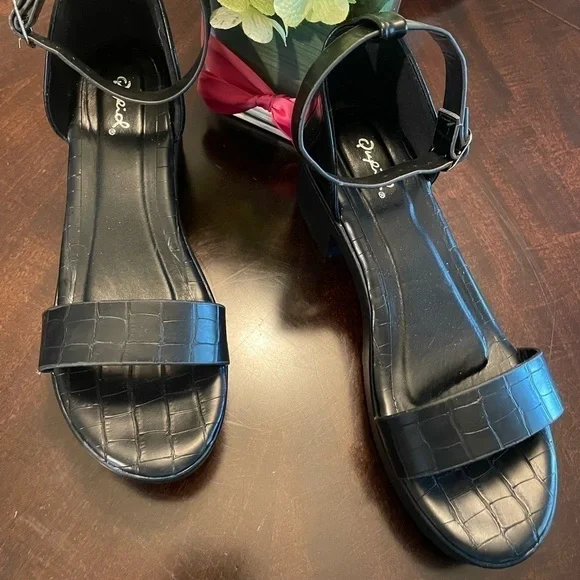 Black Platform Qupid Shoes Sz 8 - Picture 3 of 5